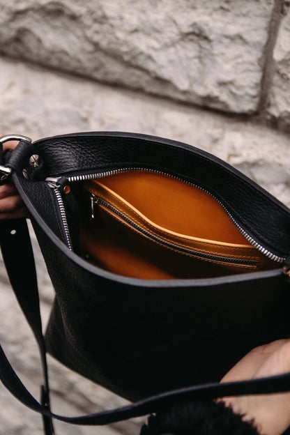 Handbag Escape Artist